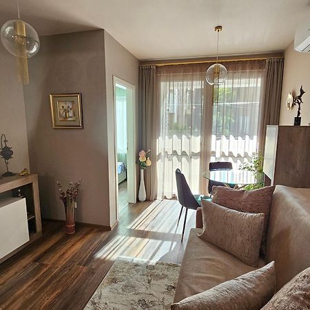 Bright Inn - Holiday & Business Apartment София Екстериор снимка